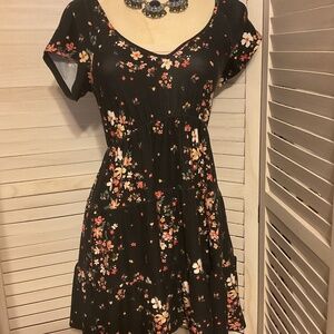 ADORABLE. MIDI DRESS FLORAL PRINT T SHIRT MATERIAL SOFT SZ M